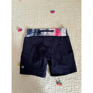 Lululemon Run Shorty Short Zip Pocket Silicone Dots Luxtreme Shorts Size 4